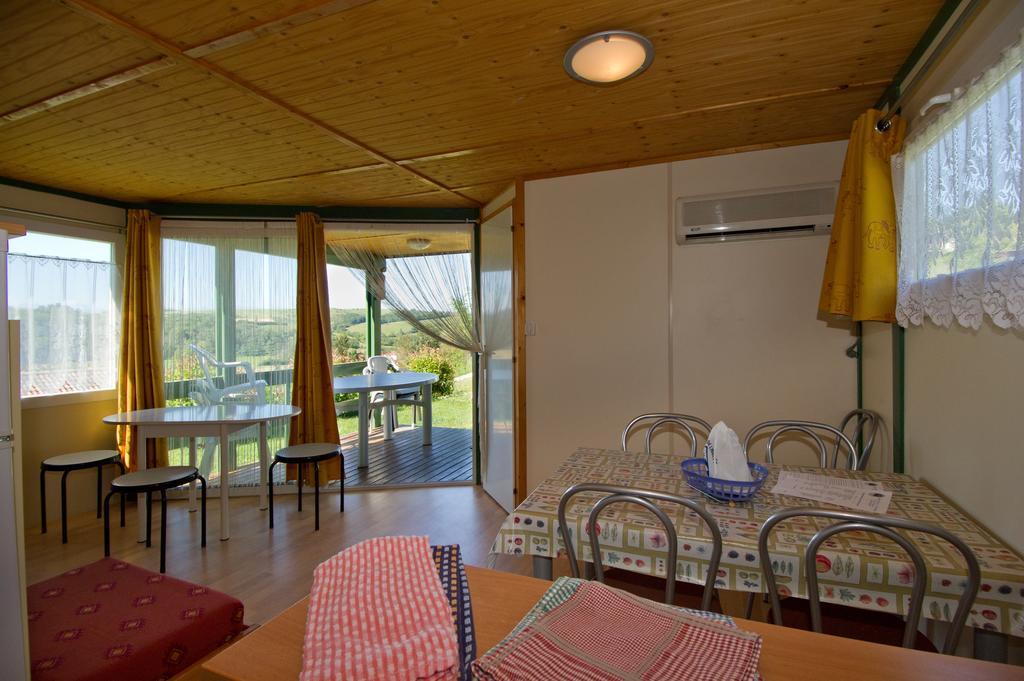 Le Bourdieu Hotel Durfort  Стая снимка